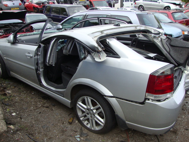 2005 VAUXHALL VECTRA